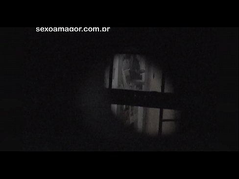 ❤️ Blondie tiġi filmata segretament minn voyeur tal-viċinat moħbi wara briks vojta Video tal-ħakk f'mt.sexafinkarasskaz.ru ❌