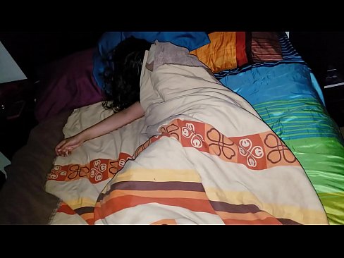 ❤️ Stepson jgħajjar lill-mara żagħżugħa tiegħu waqt li torqod. Video tal-ħakk f'mt.sexafinkarasskaz.ru ❌