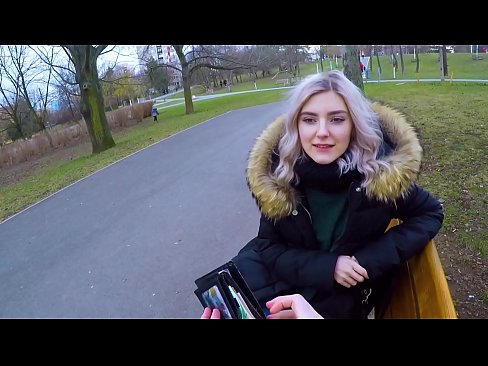 ❤️ Tibla kum sħun ta' barrani għall-flus - blowjob fil-park minn Eva Elfie Video tal-ħakk f'mt.sexafinkarasskaz.ru ❌